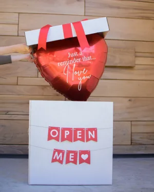 Caja gigante con globo corazon grande