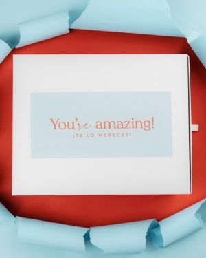 Caja con gomitas "You are amazing"