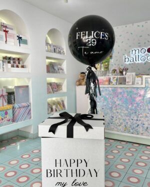 Caja Gigante con Globo Negro